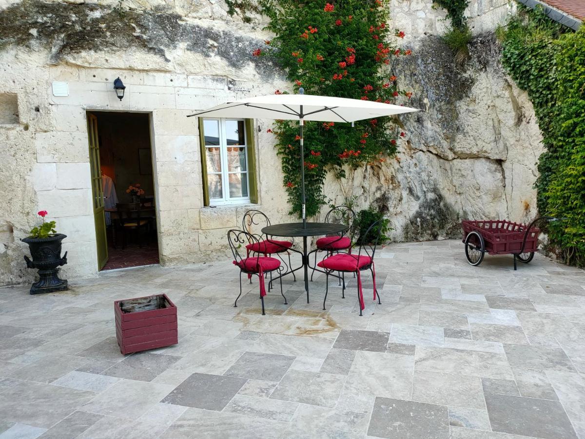 Aux Trois Tilleuls Bed and Breakfast Loches Værelse billede